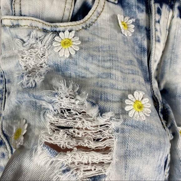Machine distressed washed out high waisted shorts with daisies Sz 26 - Picture 3 of 8
